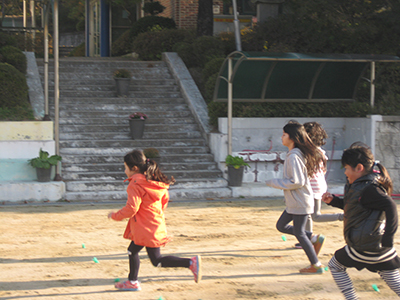 우리는 활기차게 건강 아침을 시작해요. 기사 이미지
